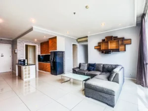 Ruang tamu Apartemen Exquisite 3BR di Via Tower Ciputra World
