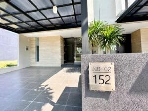 Detail pintu masuk