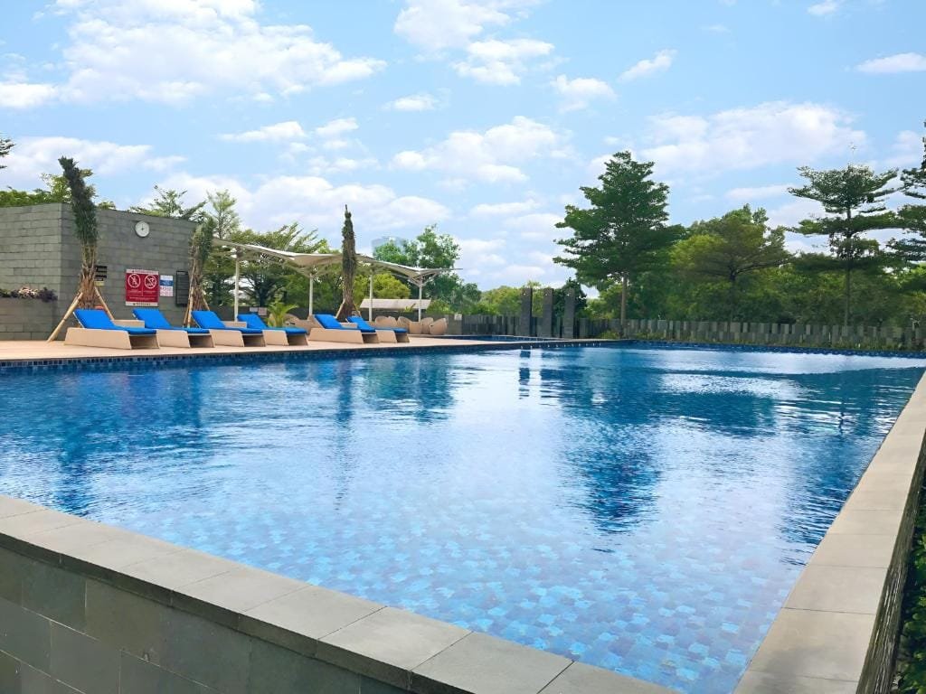 Swimming pool at San Francisco Tower