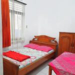 Double bed di hotel santalum jogja