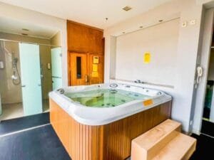 Jacuzzi hot tub di via tower ciputra world surabaya