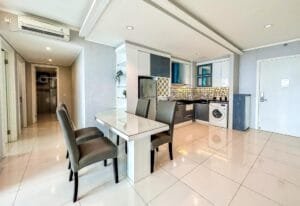 Meja makan apartemen 2br sophisticated surabaya di via tower ciputra world