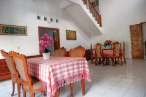 Shared dining room