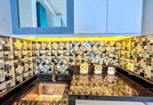 Tempat cuci piring apartemen 2br sophisticated surabaya di via tower ciputra world