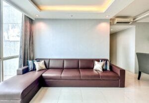 Tempat duduk sofa 2br apartemen surabaya via tower