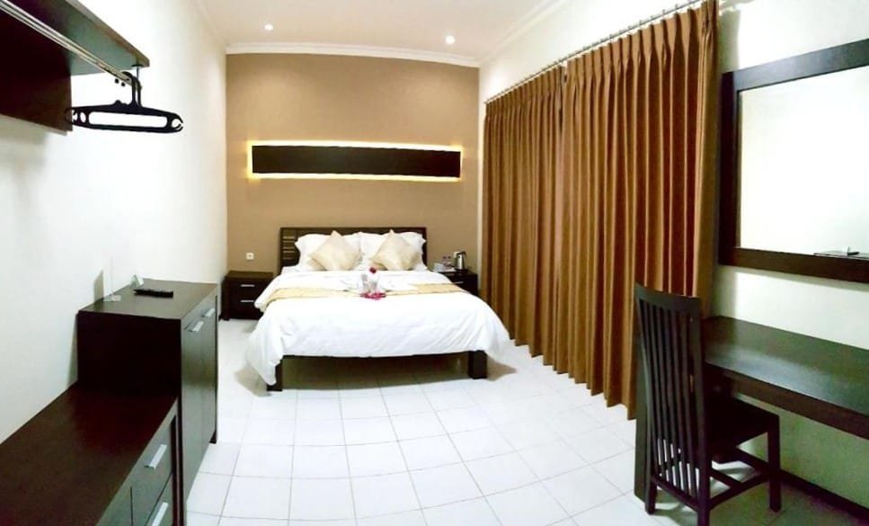 Sudut lain kamar Standar di Avila Hotel