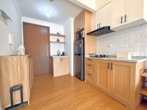 Kitchen cozy 2br apartment in signature park grande mt haryono