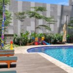Kolam dan kursi santai signature park grande jakarta