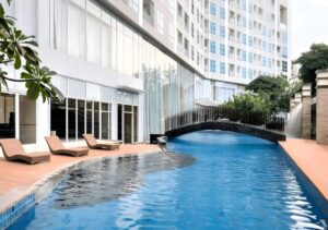 Loungers and pool serene 2br venetian sungkono