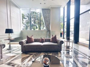 Lobby reception the peak surabaya