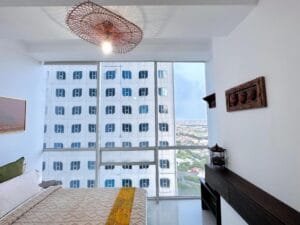Kamar utama dengan pemandangan kota di City Square Surabaya Timur