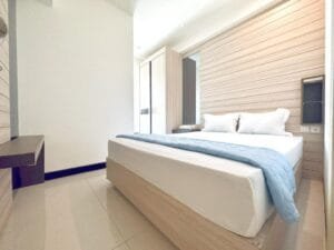 Kamar tidur pertama di Charming 2BR Amor