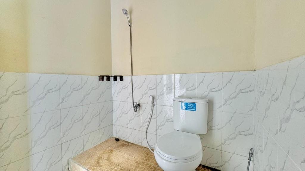 Bathroom at Purisani house in Sleman