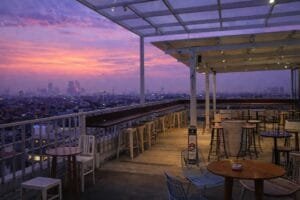 Area Sky Bar and Chill di rooftop