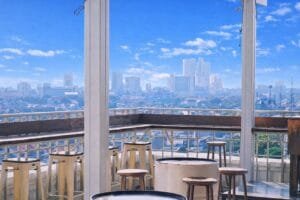 Kafe rooftop MaxOne Dharmahusada