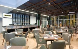 Restoran di gedung MaxOne Dharmahusada