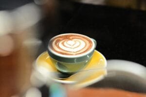 Kopi yang disajikan di restoran hotel