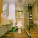 Kamar mandi family serviced apartments east surabaya