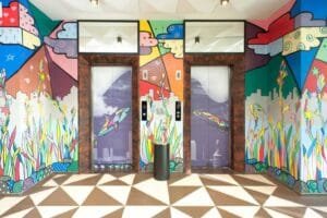 Lobi lift di Hotel MaxOne Dharmahusada