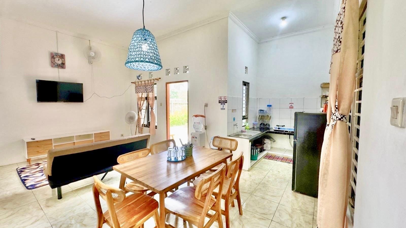 Open-plan living and dining area at Purisani house