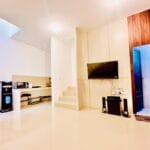 Ruang tamu cozy 2br house di regency one eastpoint