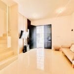 Ruang tamu tv cozy 2br house di regency one eastpoint