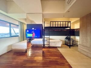 Susunan tempat tidur di studio Love