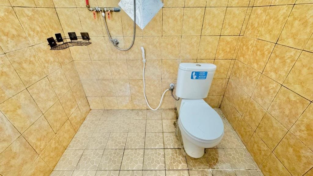 Another bathroom view at Purisani house in Sleman