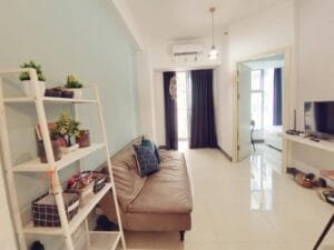 Ruang tamu Apartemen 2BR Benson Tower