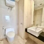 1st bathroom chic trillium 2br surabaya
