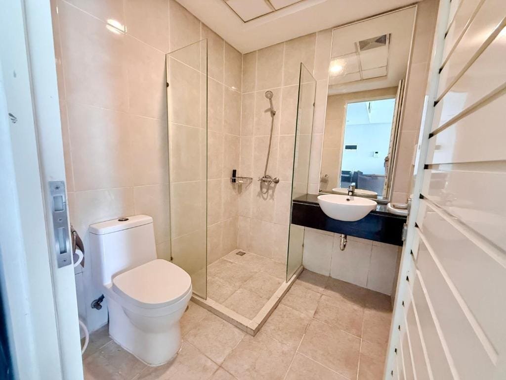 Second bathroom at Modern Chic Trillium apartment
