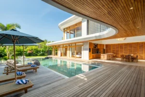 Kolam renang pribadi villa mewah 4 kamar di Uluwatu
