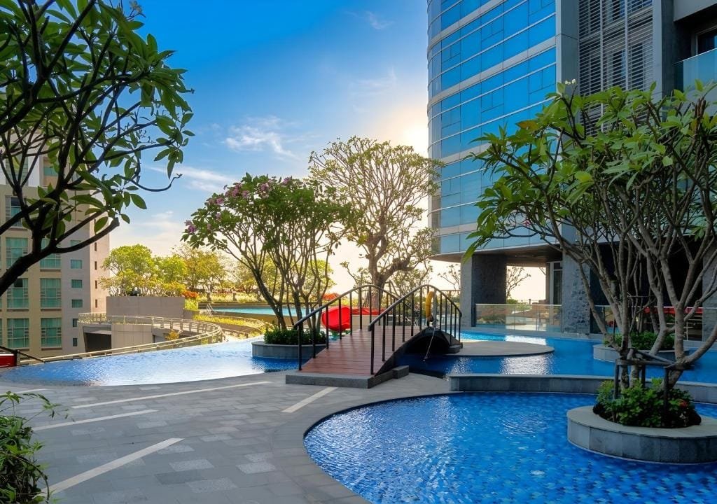 Kolam renang gedung One Icon Surabaya