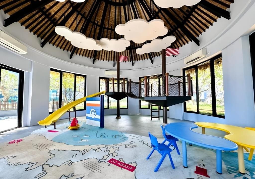 Ruang bermain anak dalam gedung One Icon Surabaya