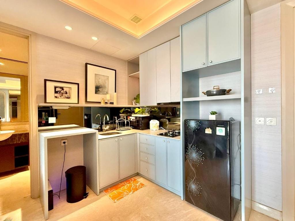 Dapur pribadi apartemen One Icon 1 kamar di Surabaya