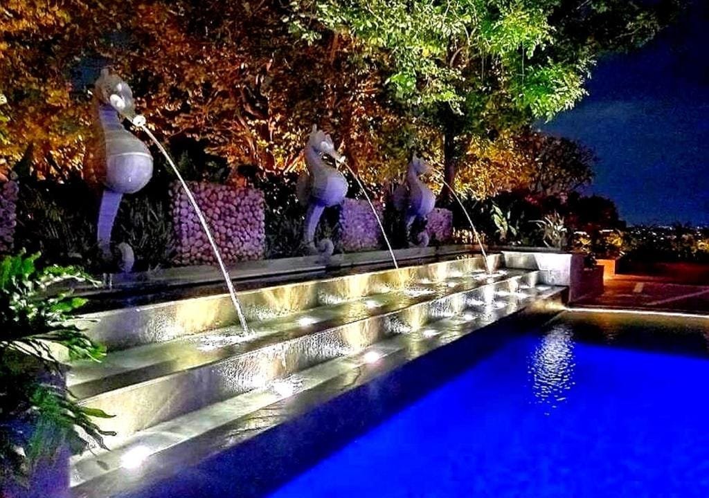 Kolam renang One Icon Surabaya pada malam hari