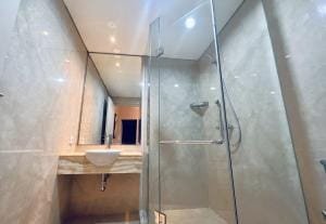 Kamar mandi pertama at Vista at The Peak Surabaya